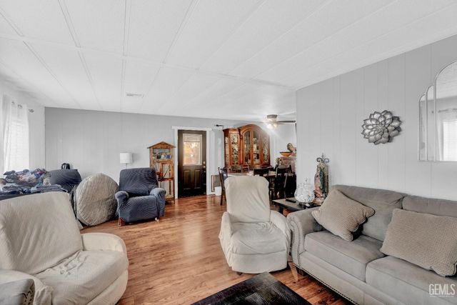 112 Cedarwood Lane, Bakersfield, CA 93308