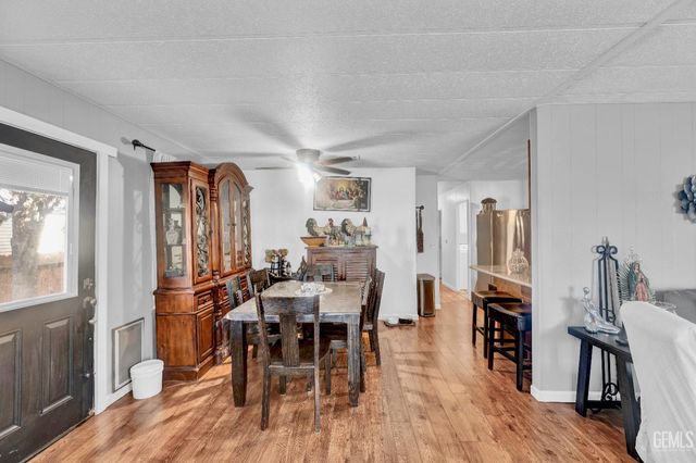 112 Cedarwood Lane, Bakersfield, CA 93308