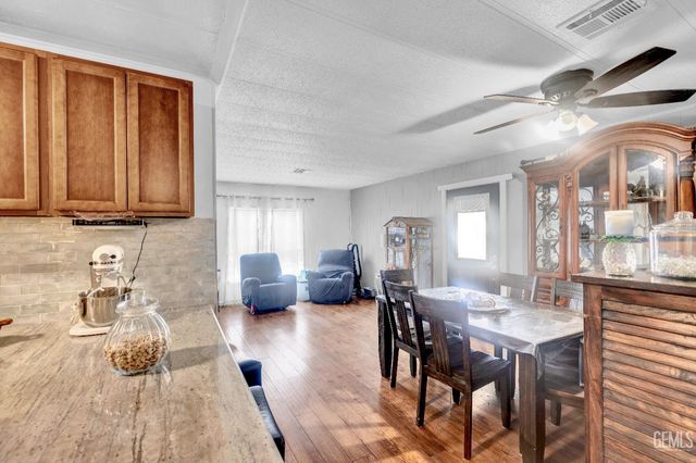 112 Cedarwood Lane, Bakersfield, CA 93308