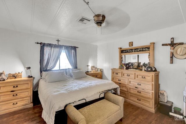 112 Cedarwood Lane, Bakersfield, CA 93308