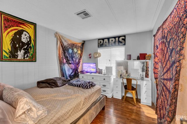 112 Cedarwood Lane, Bakersfield, CA 93308