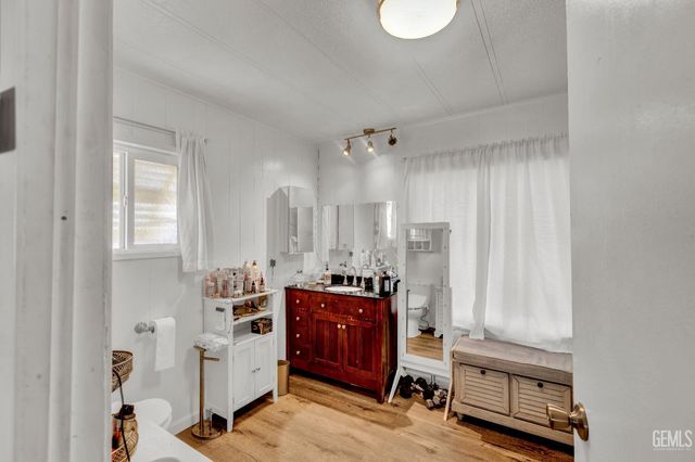 112 Cedarwood Lane, Bakersfield, CA 93308