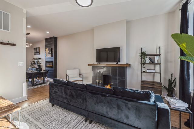 2452 W Lexington Street, Chicago, IL 60612