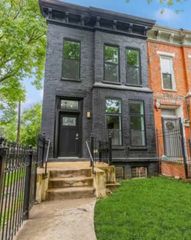 2452 W Lexington Street, Chicago, IL 60612