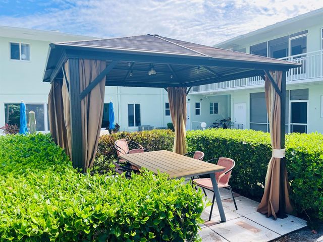 2100 NE 38th Street 142, Lighthouse Point, FL 33064