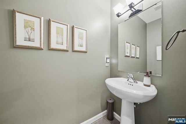 119 Stonegate Trail, Cresskill, NJ 07626