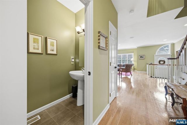 119 Stonegate Trail, Cresskill, NJ 07626