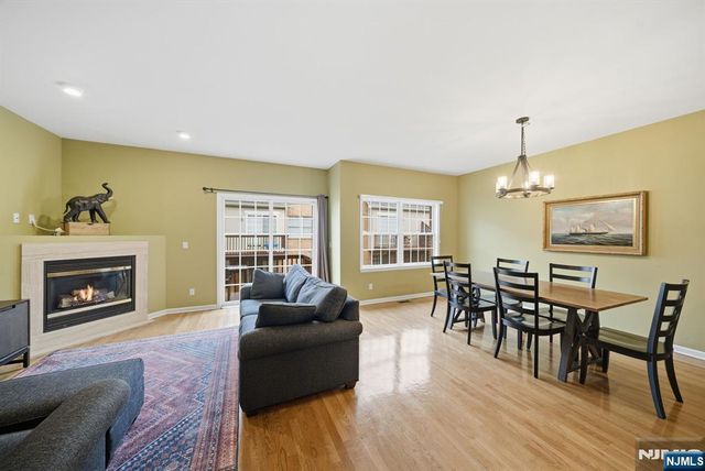 119 Stonegate Trail, Cresskill, NJ 07626