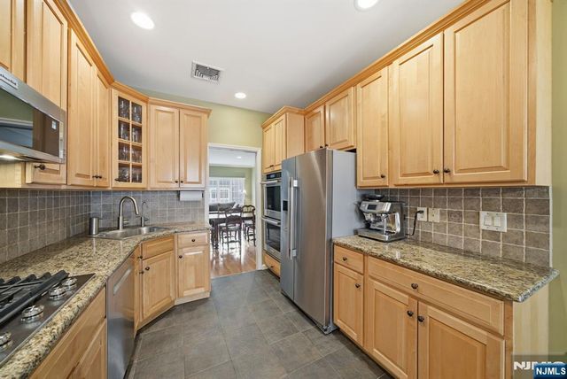 119 Stonegate Trail, Cresskill, NJ 07626