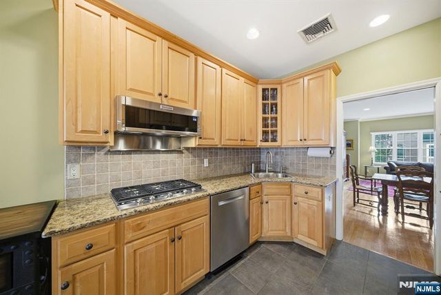 119 Stonegate Trail, Cresskill, NJ 07626