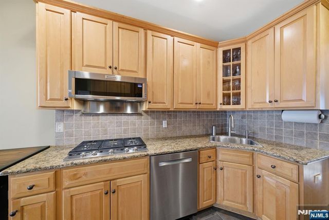 119 Stonegate Trail, Cresskill, NJ 07626