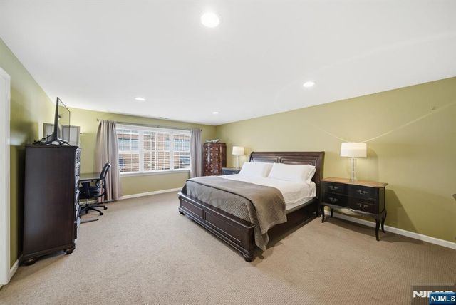 119 Stonegate Trail, Cresskill, NJ 07626