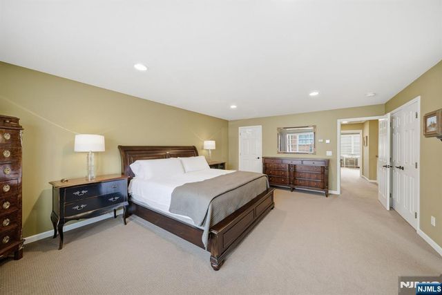 119 Stonegate Trail, Cresskill, NJ 07626