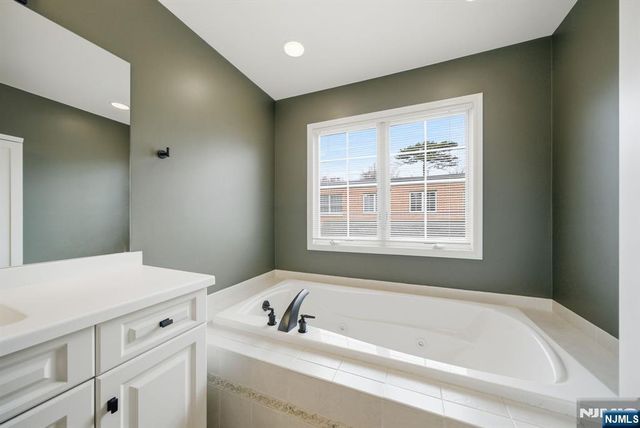 119 Stonegate Trail, Cresskill, NJ 07626