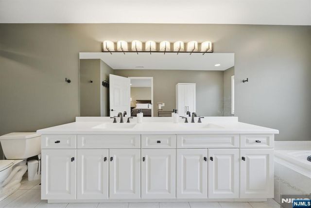 119 Stonegate Trail, Cresskill, NJ 07626