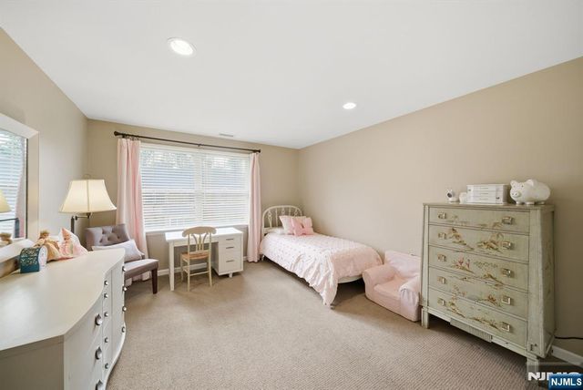 119 Stonegate Trail, Cresskill, NJ 07626