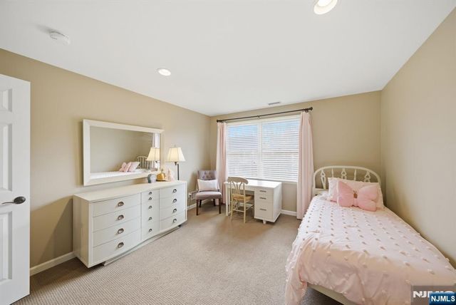 119 Stonegate Trail, Cresskill, NJ 07626