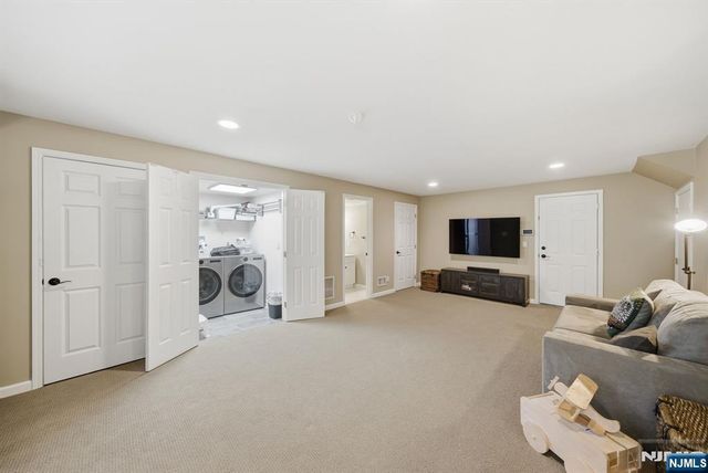 119 Stonegate Trail, Cresskill, NJ 07626