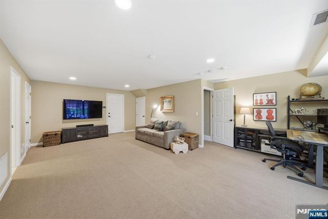 119 Stonegate Trail, Cresskill, NJ 07626