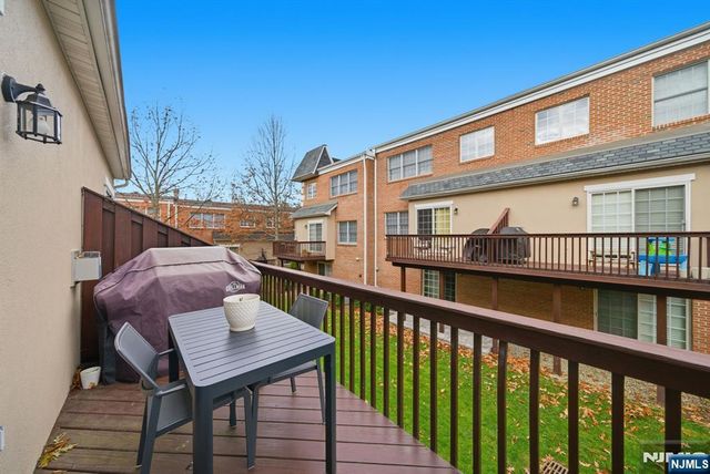 119 Stonegate Trail, Cresskill, NJ 07626