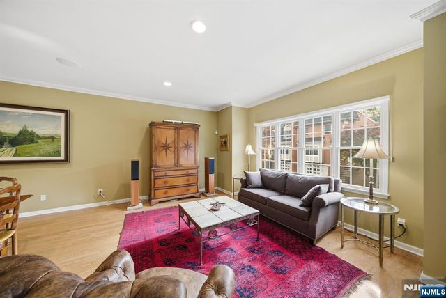 119 Stonegate Trail, Cresskill, NJ 07626