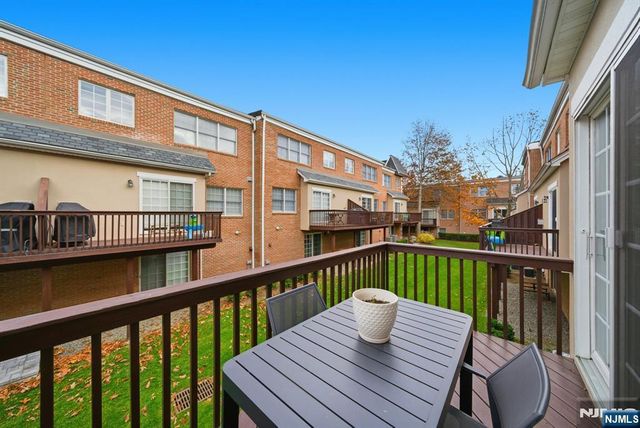 119 Stonegate Trail, Cresskill, NJ 07626