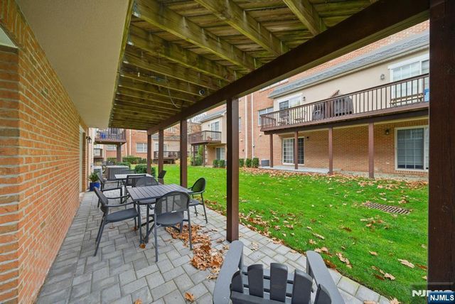 119 Stonegate Trail, Cresskill, NJ 07626