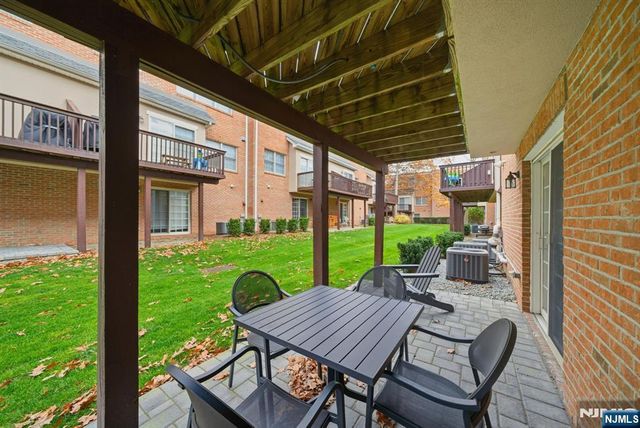 119 Stonegate Trail, Cresskill, NJ 07626