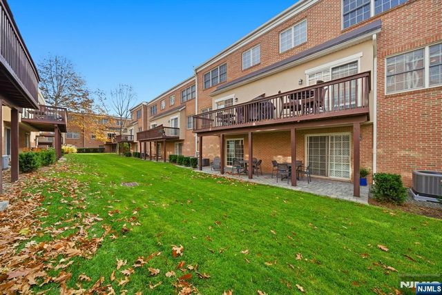 119 Stonegate Trail, Cresskill, NJ 07626