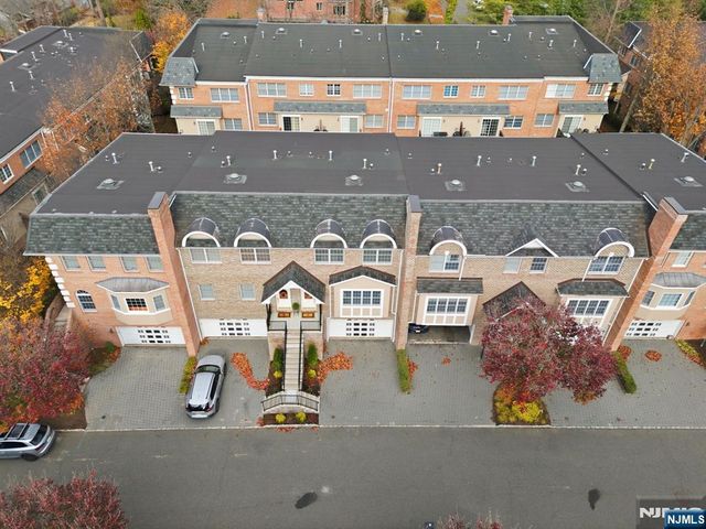 119 Stonegate Trail, Cresskill, NJ 07626