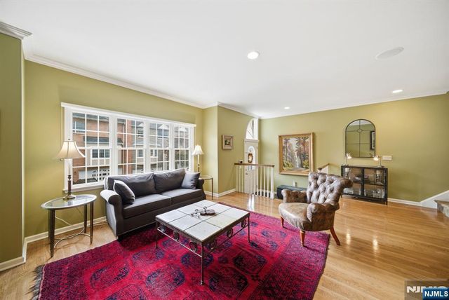 119 Stonegate Trail, Cresskill, NJ 07626