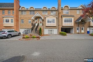 119 Stonegate Trail, Cresskill, NJ 07626