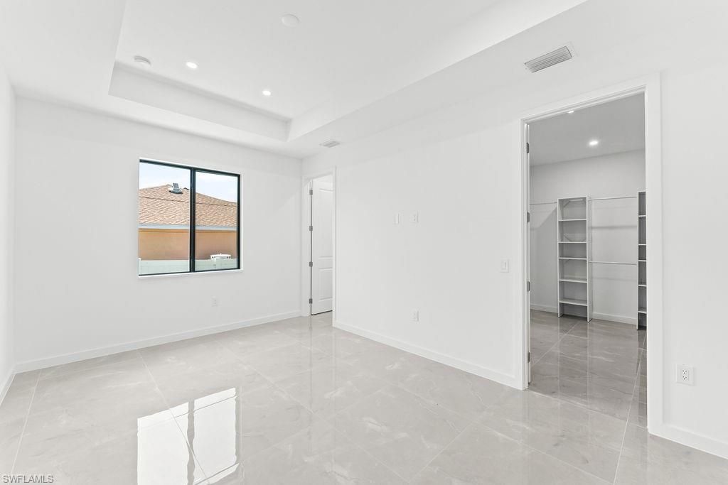 Image 10 of property listing at 1433 NW 7th PL, Cape Coral, FL 33993
