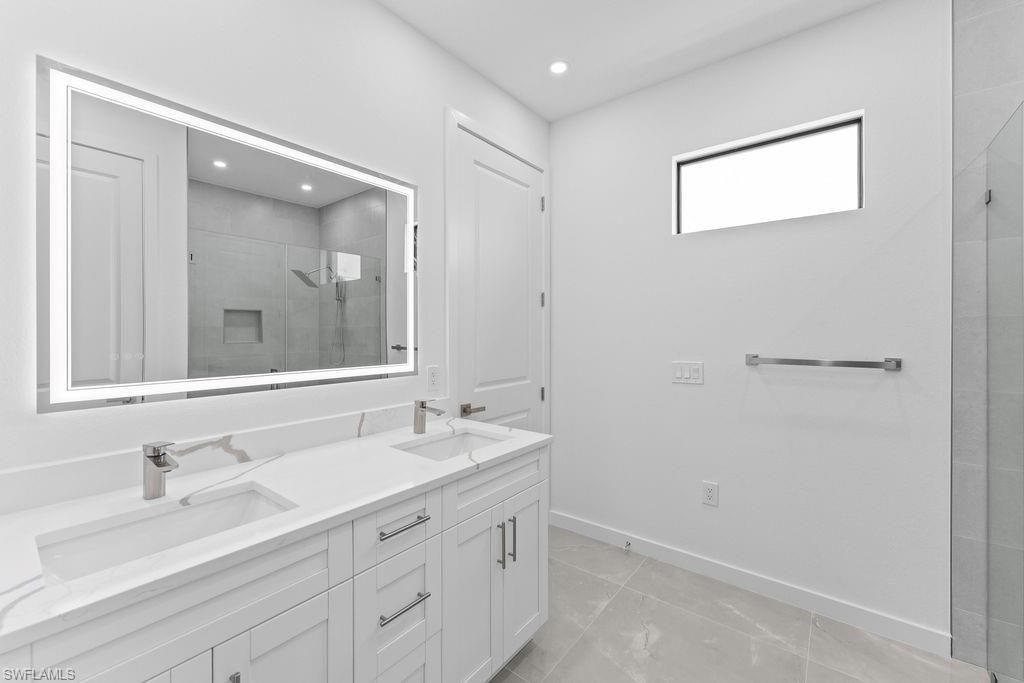 Image 13 of property listing at 1433 NW 7th PL, Cape Coral, FL 33993
