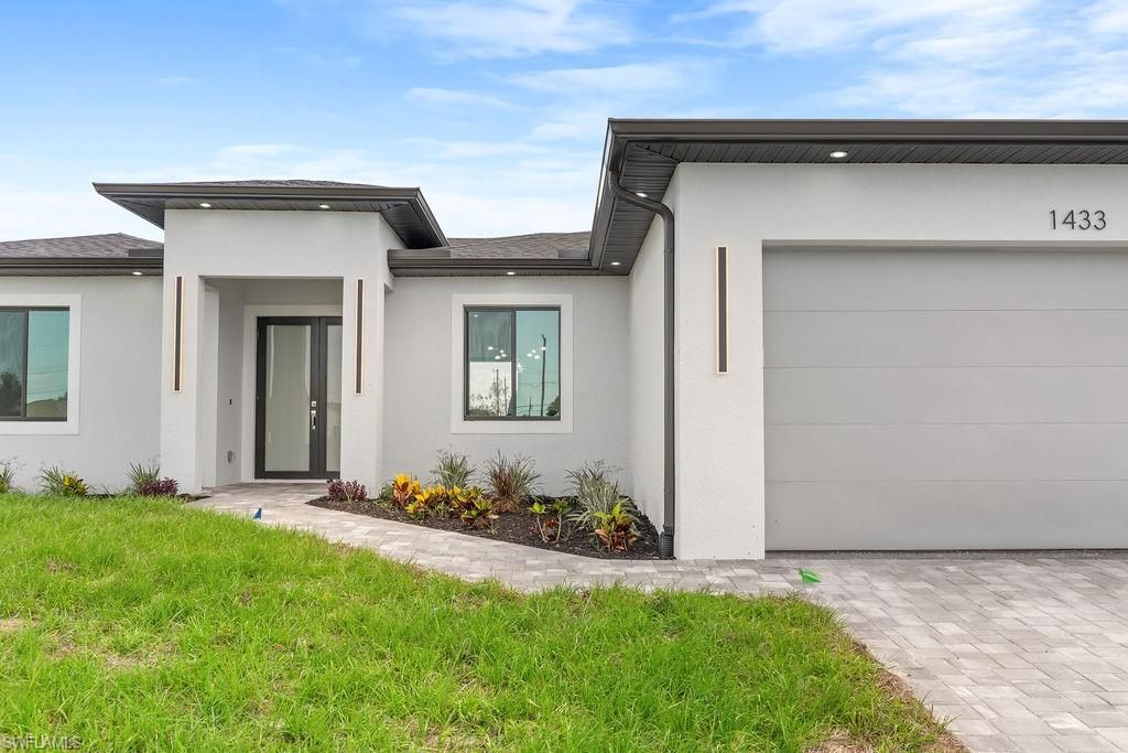 Image 3 of property listing at 1433 NW 7th PL, Cape Coral, FL 33993