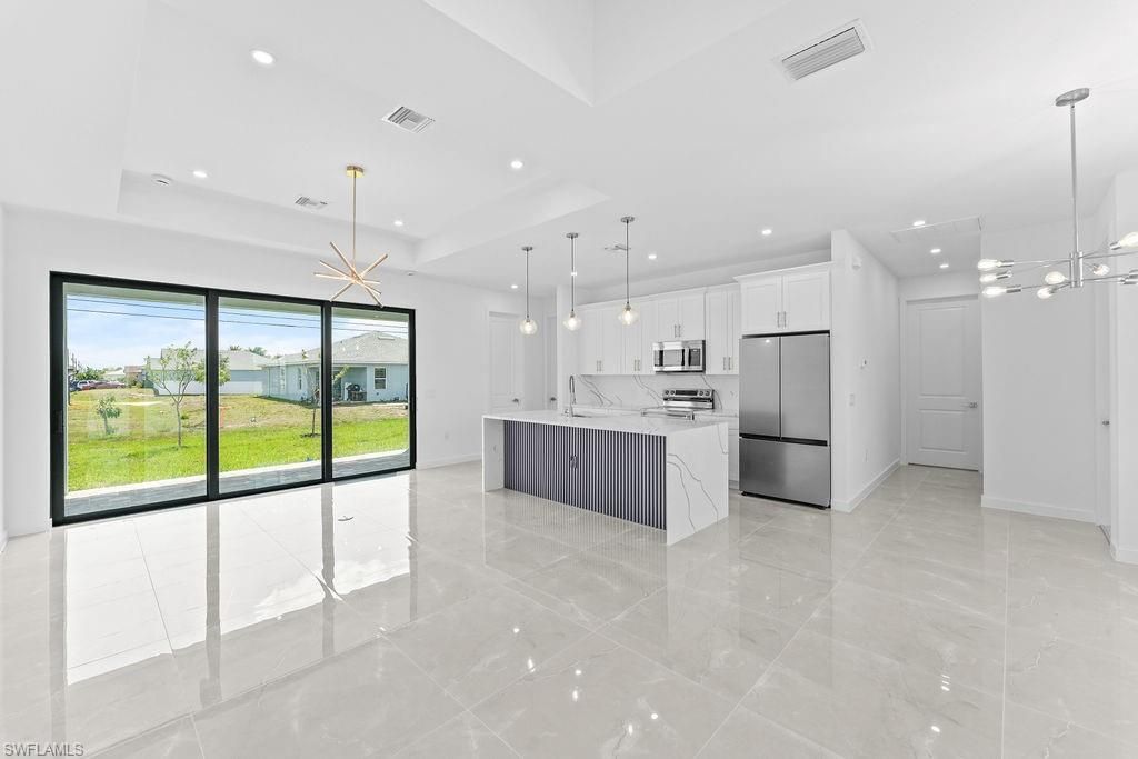 Image 4 of property listing at 1433 NW 7th PL, Cape Coral, FL 33993
