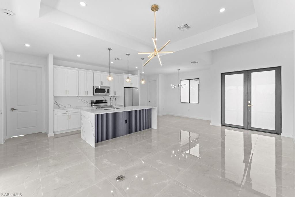 Image 5 of property listing at 1433 NW 7th PL, Cape Coral, FL 33993