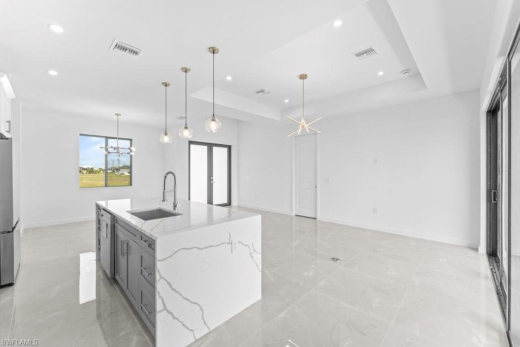 Image 8 of property listing at 1433 NW 7th PL, Cape Coral, FL 33993