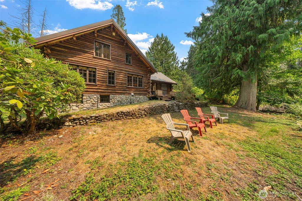 Image 4 of property listing at 14420 Duryea Lane S, Tacoma, WA 98444