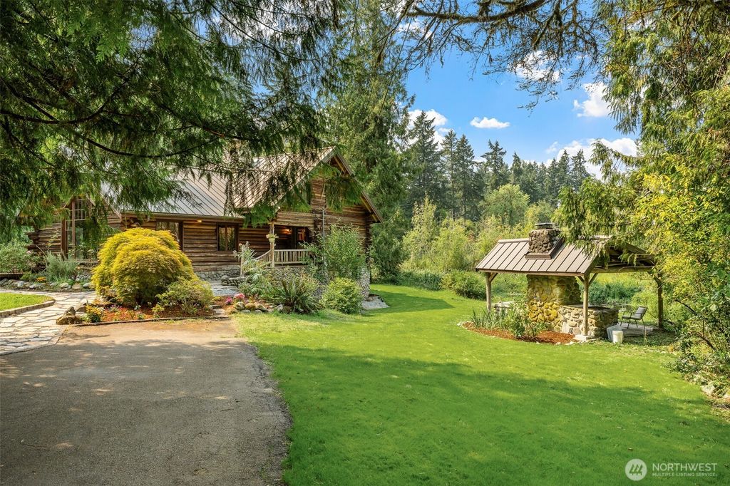 Image 7 of property listing at 14420 Duryea Lane S, Tacoma, WA 98444
