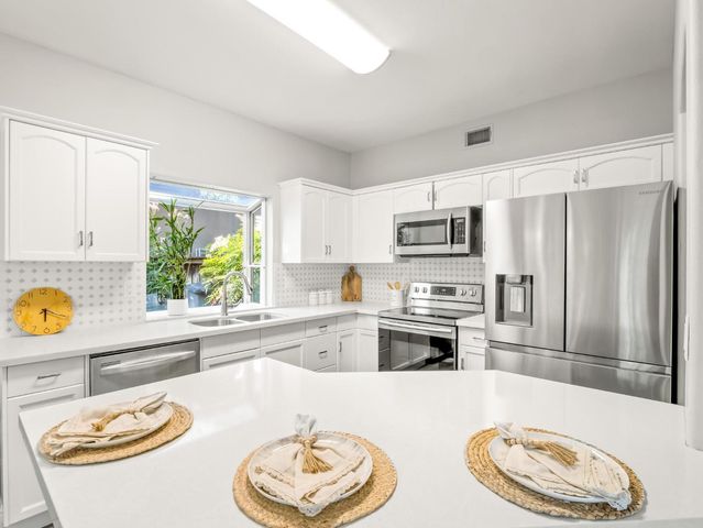 9309 N Bayford Street, Fresno, CA 93720