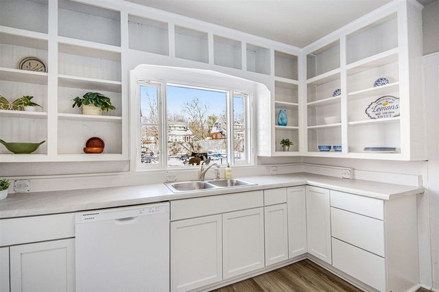 1505 Carl Breeding Way, Jackson, MI 49203