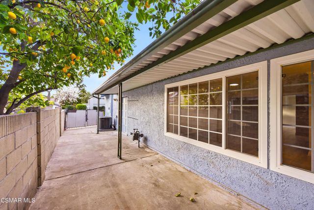 1724 Eagle Peak Avenue, Simi Valley, CA 93063