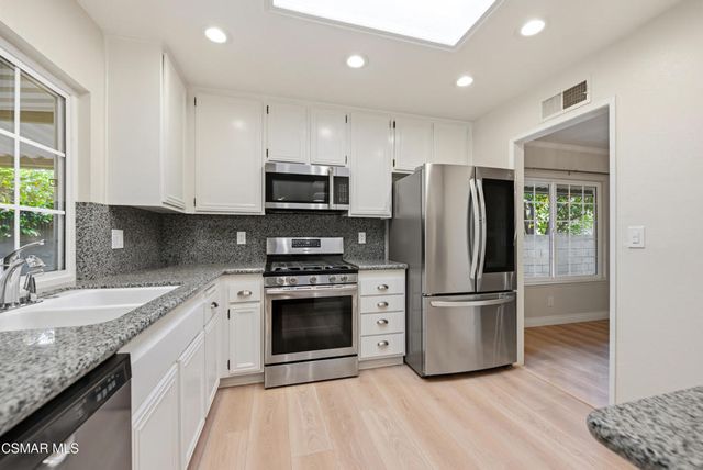 1724 Eagle Peak Avenue, Simi Valley, CA 93063