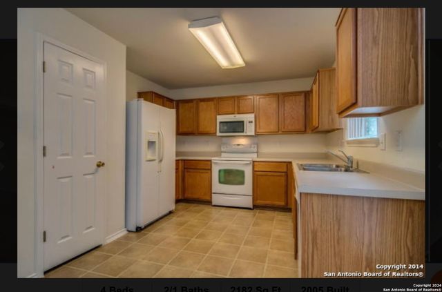 10415 Artesia Ws, Universal City, TX 78148