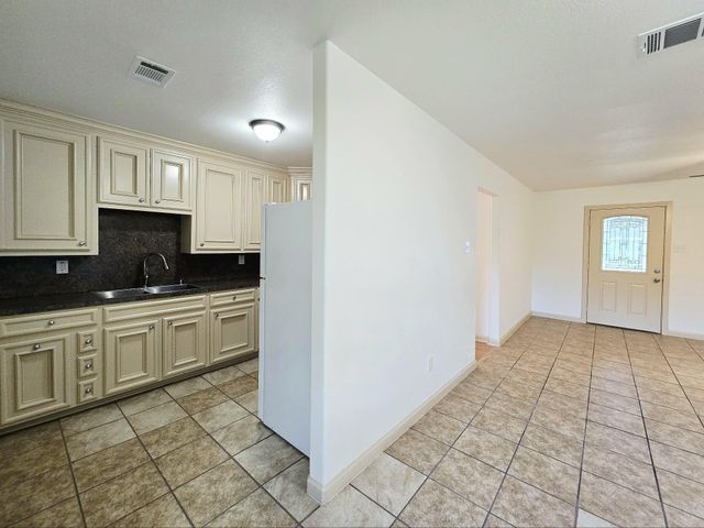 1111 Belshire Road, Pasadena, TX 77502