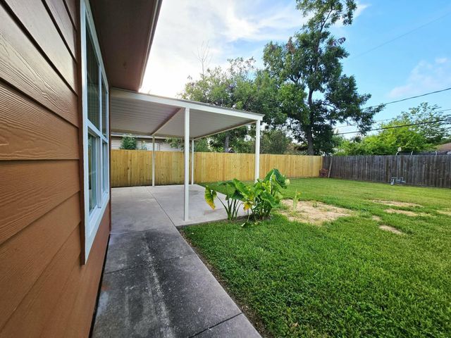 1111 Belshire Road, Pasadena, TX 77502