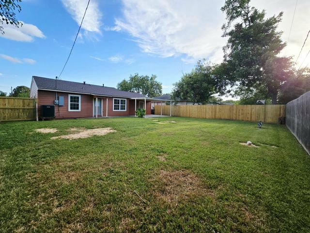 1111 Belshire Road, Pasadena, TX 77502