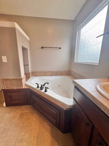 405 S Fawnwood St, Wichita, KS 67235