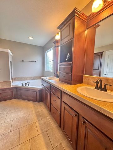 405 S Fawnwood St, Wichita, KS 67235